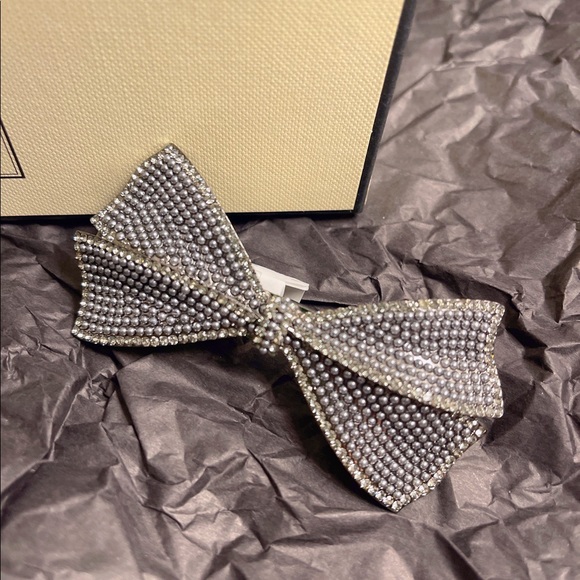 Hair Clips - Picture 1 of 4